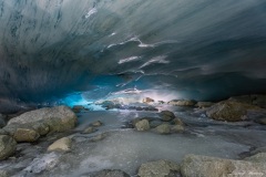 Laurent_grotte-glaciaire-Zinal-4